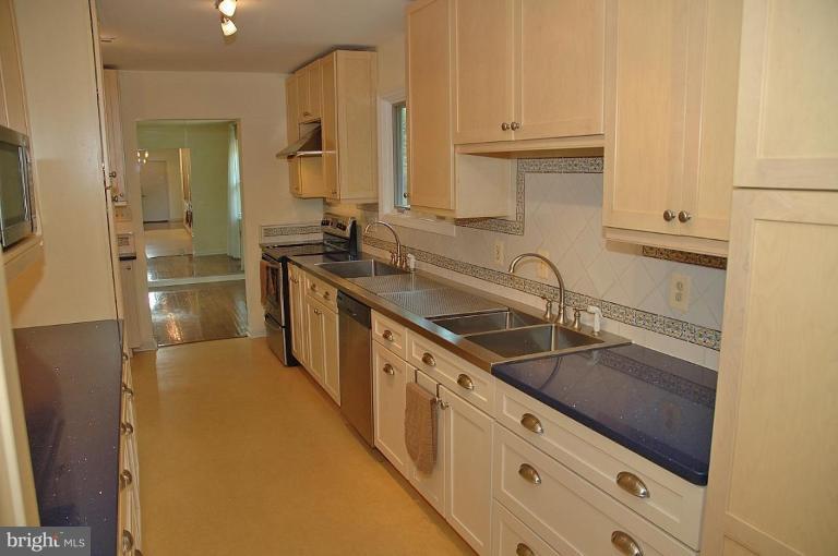 1801 Post Oak Trail Reston, VA 20191 - Photo 4 of 22 Kitchen #2