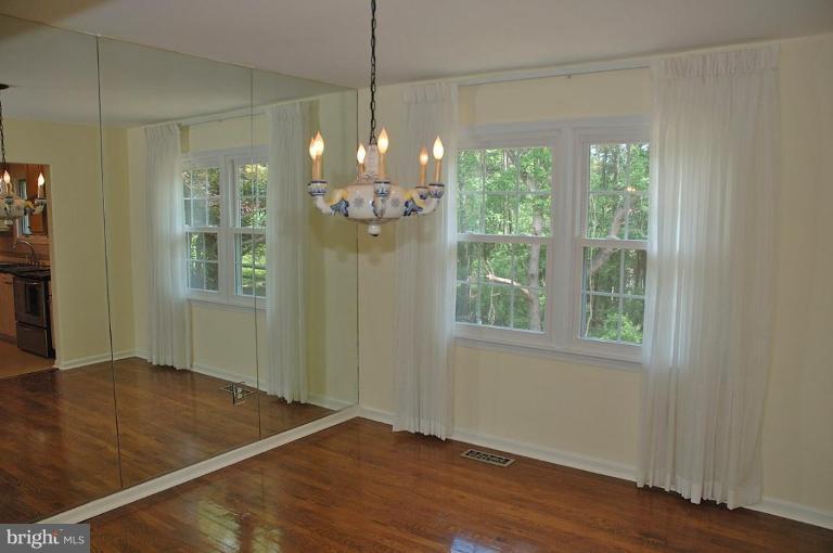 1801 Post Oak Trail Reston, VA 20191 - Photo 5 of 22 Dining Room