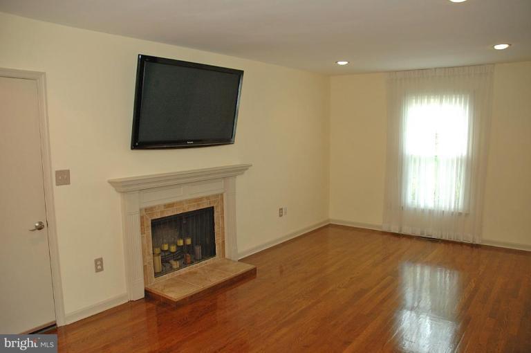 1801 Post Oak Trail Reston, VA 20191 - Photo 6 of 22 Family Room #2