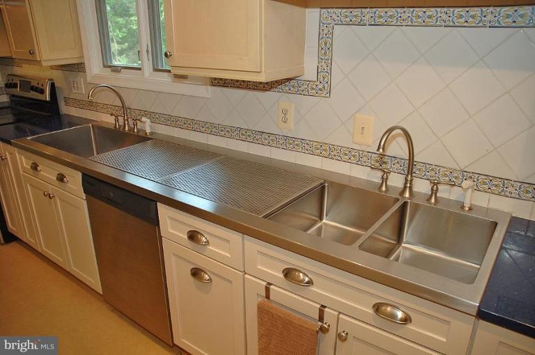1801 Post Oak Trail Reston, VA 20191 - Photo 7 of 22 Kitchen #3