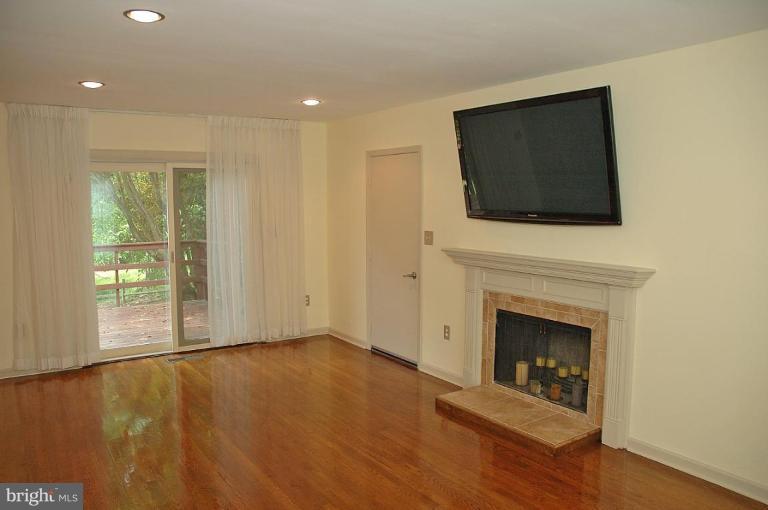 1801 Post Oak Trail Reston, VA 20191 - Photo 9 of 22 Family Room