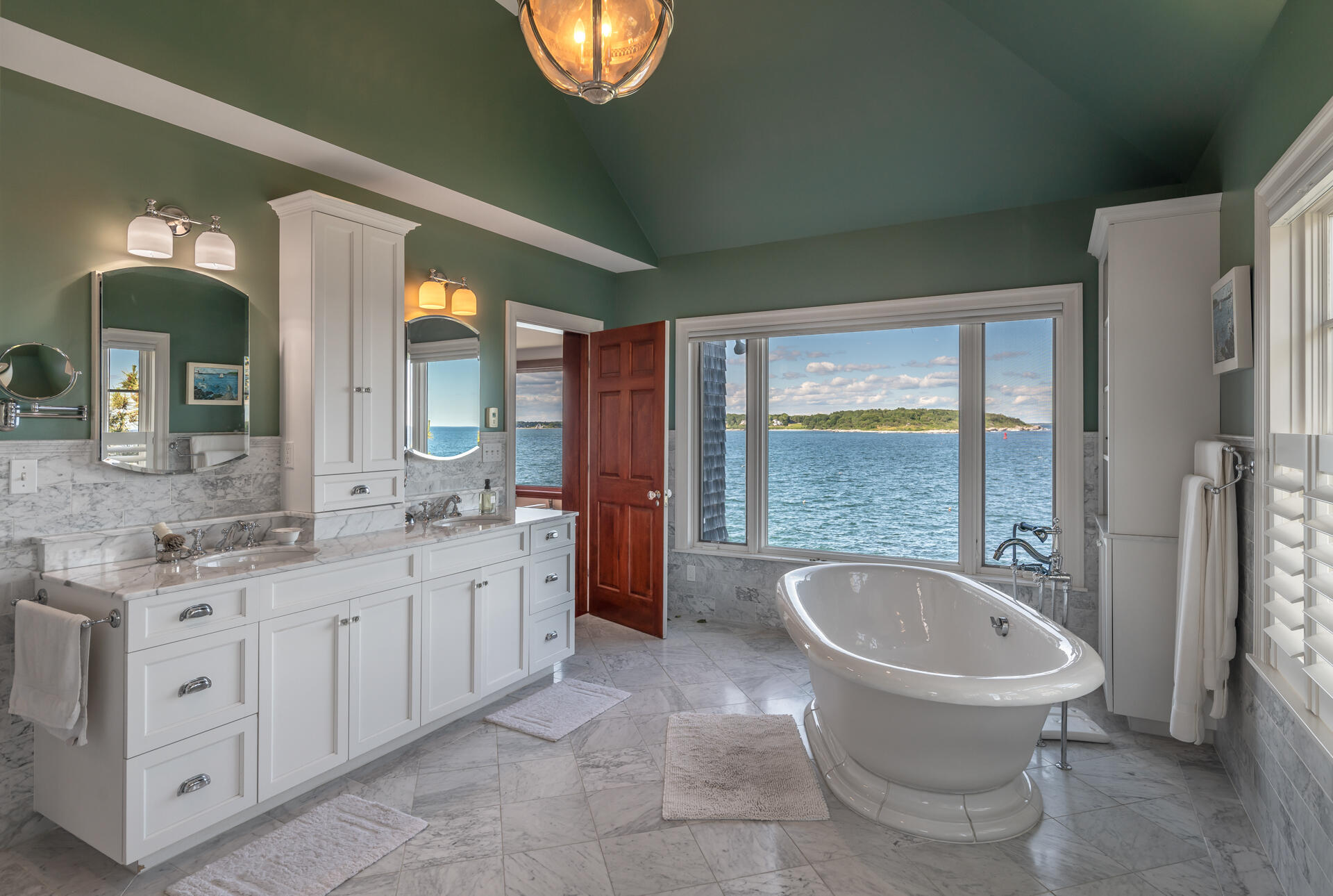 40 Surf Road Cape Elizabeth, ME 04107 - Photo 15 of 25 40 Surf Road Primary Bedroom Bathroom