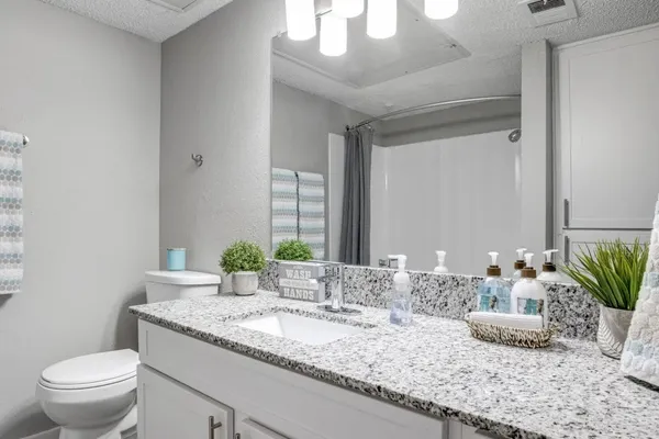 $790 | 2101 Burton Drive, Unit 2064, Austin, TX 78741