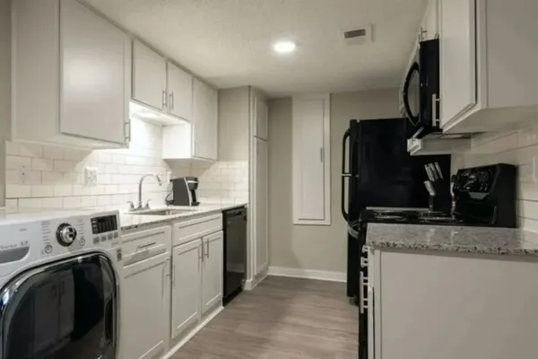 $790 | 2101 Burton Drive, Unit 2064, Austin, TX 78741