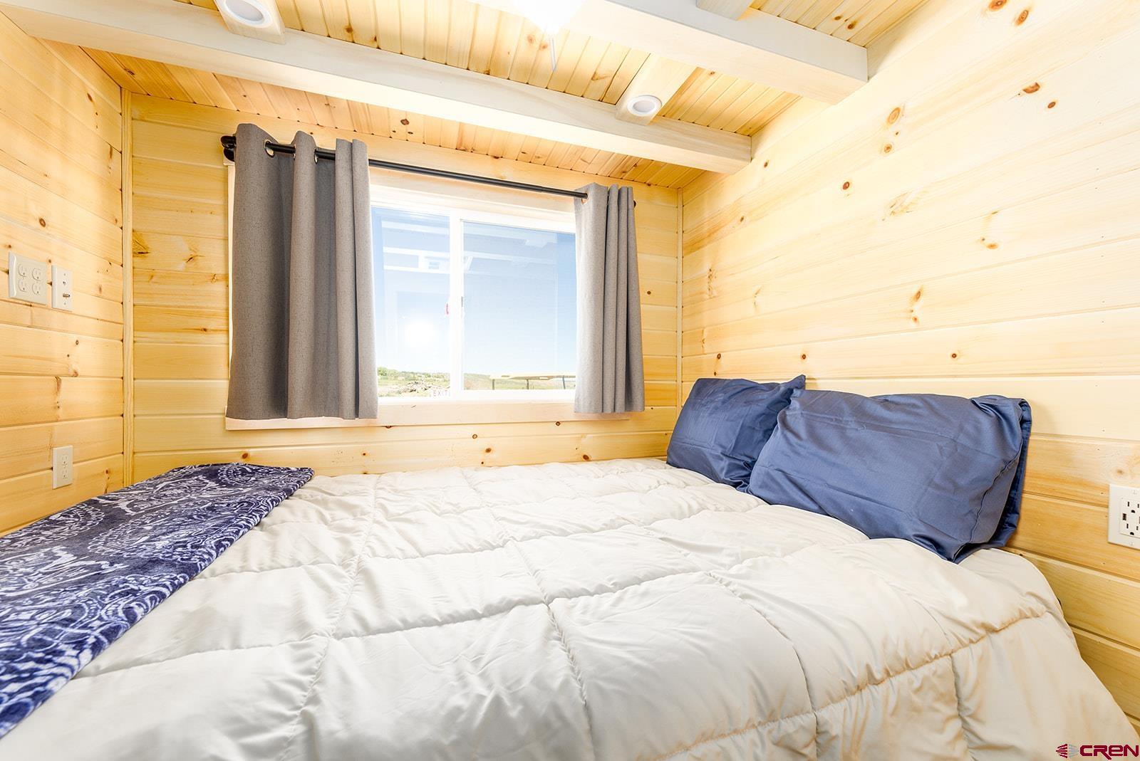 22130 6850 Road, Unit 213 Montrose, CO 81403 - Photo 8 of 26 a bedroom with a bed and a window