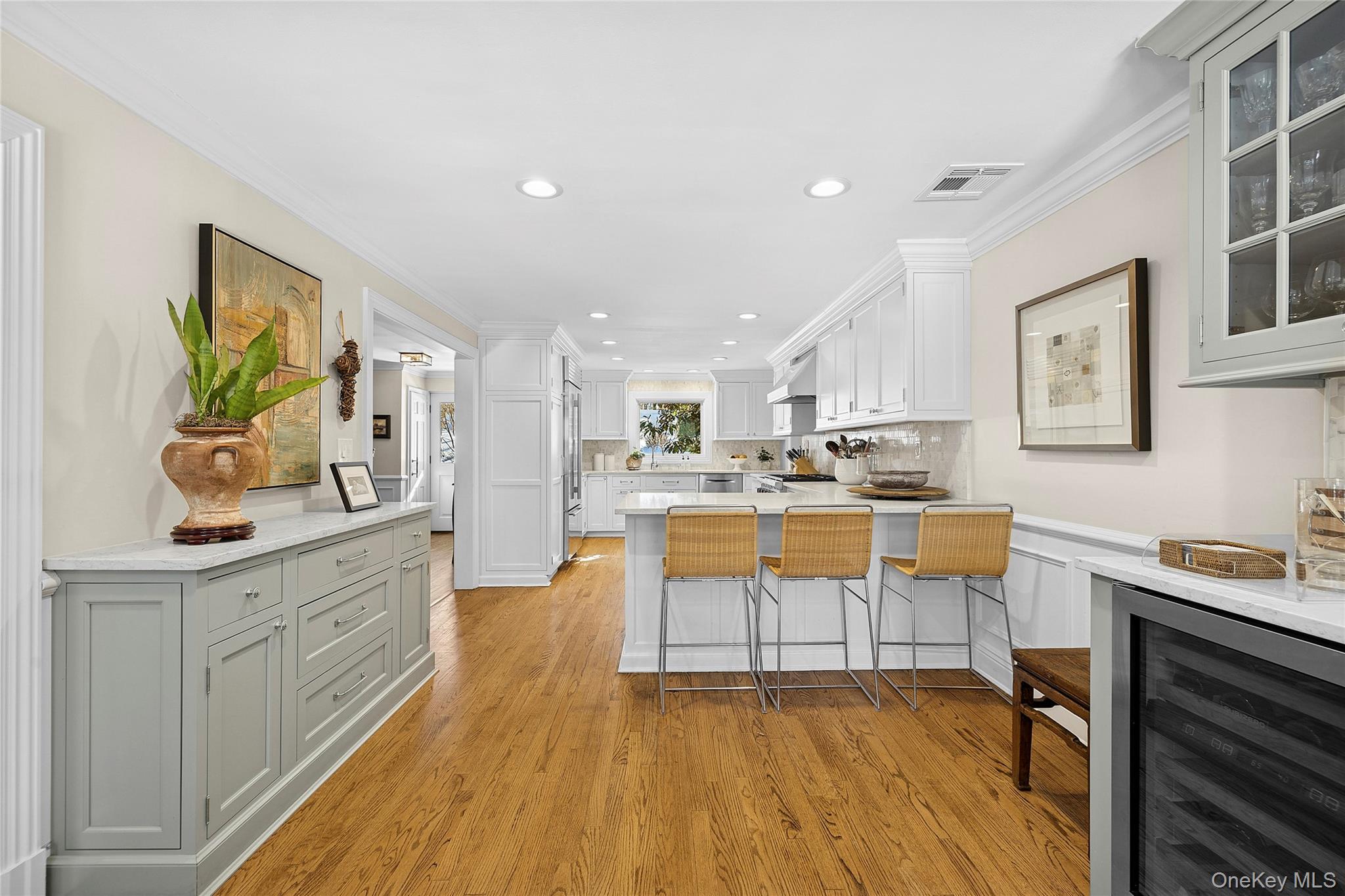 39 Barkers Point Road Sands Point, NY 11050 - Photo 13 of 35 Cook's Eat-in Kitchen