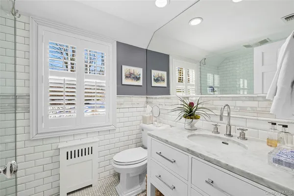 $3,599,000 | 39 Barkers Point Road, Sands Point, NY 11050