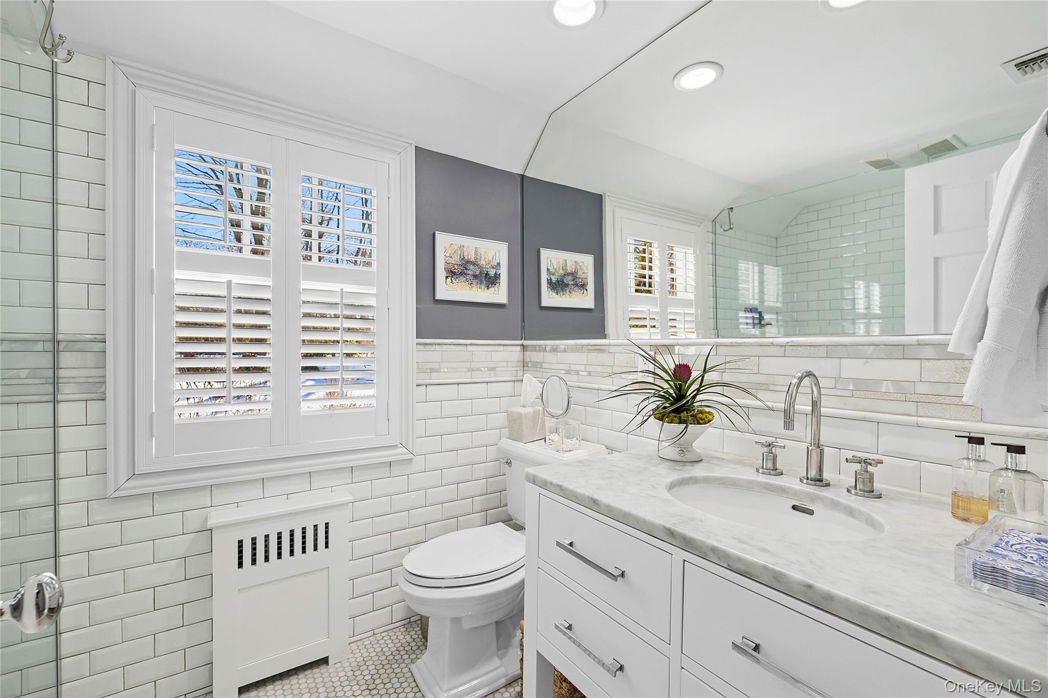 39 Barkers Point Road Sands Point, NY 11050 - Photo 20 of 35 Primary en suite bath