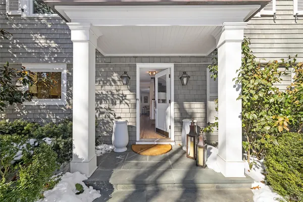 $3,599,000 | 39 Barkers Point Road, Sands Point, NY 11050