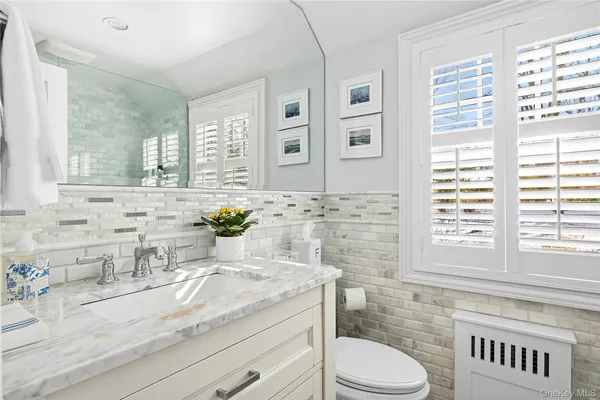 $3,599,000 | 39 Barkers Point Road, Sands Point, NY 11050