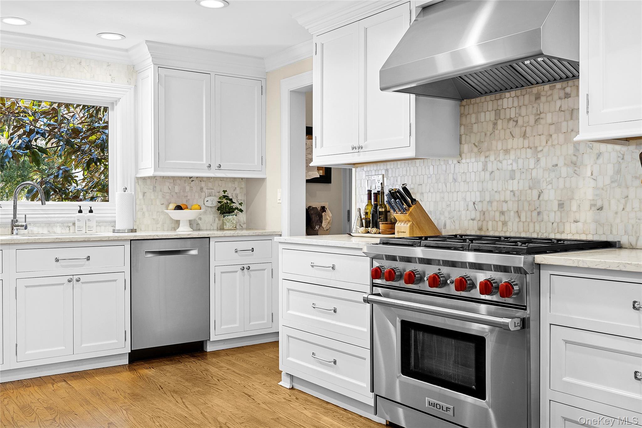 39 Barkers Point Road Sands Point, NY 11050 - Photo 27 of 35 Kitchen