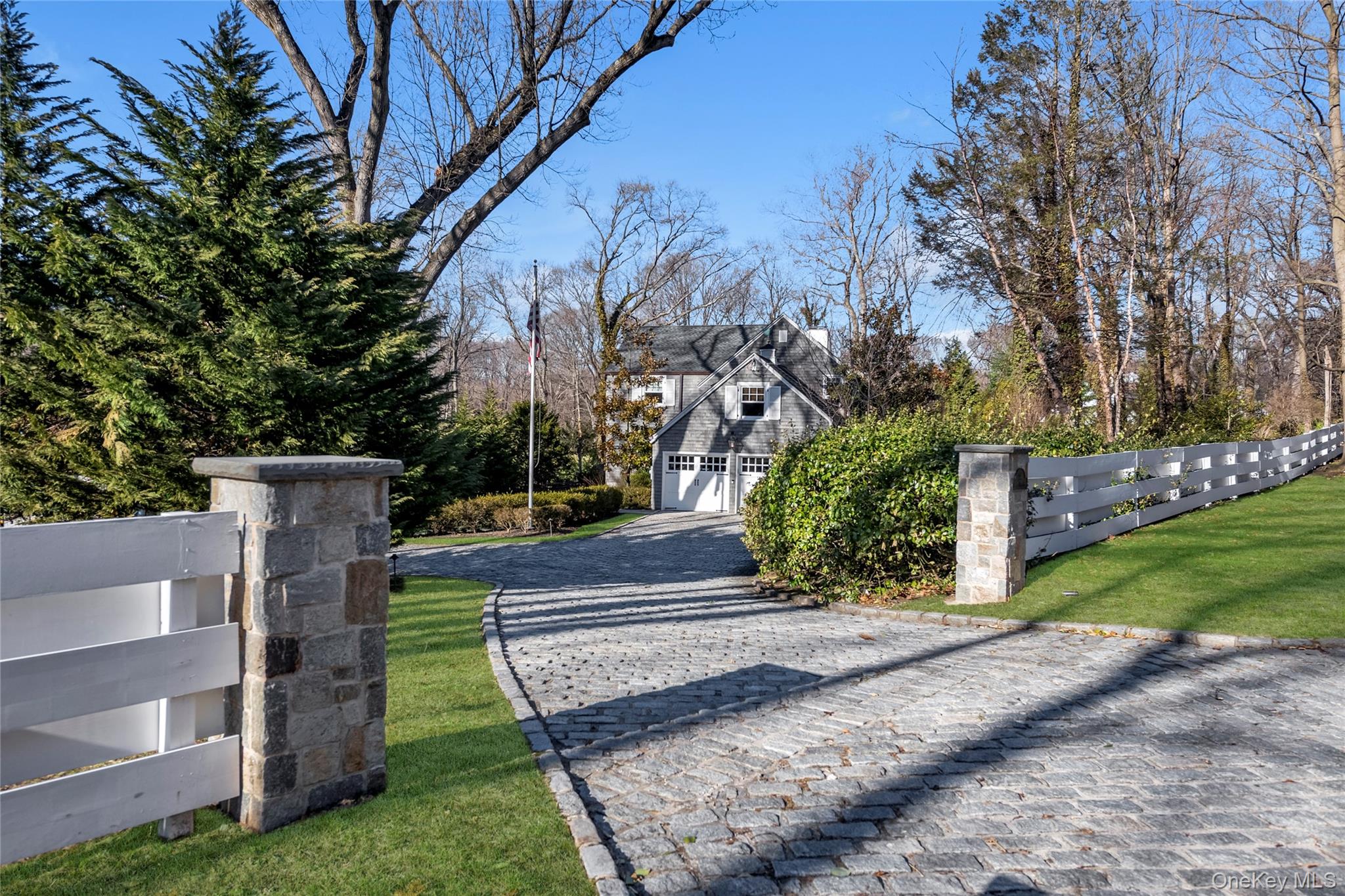 39 Barkers Point Road Sands Point, NY 11050 - Photo 31 of 35