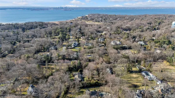 $3,599,000 | 39 Barkers Point Road, Sands Point, NY 11050