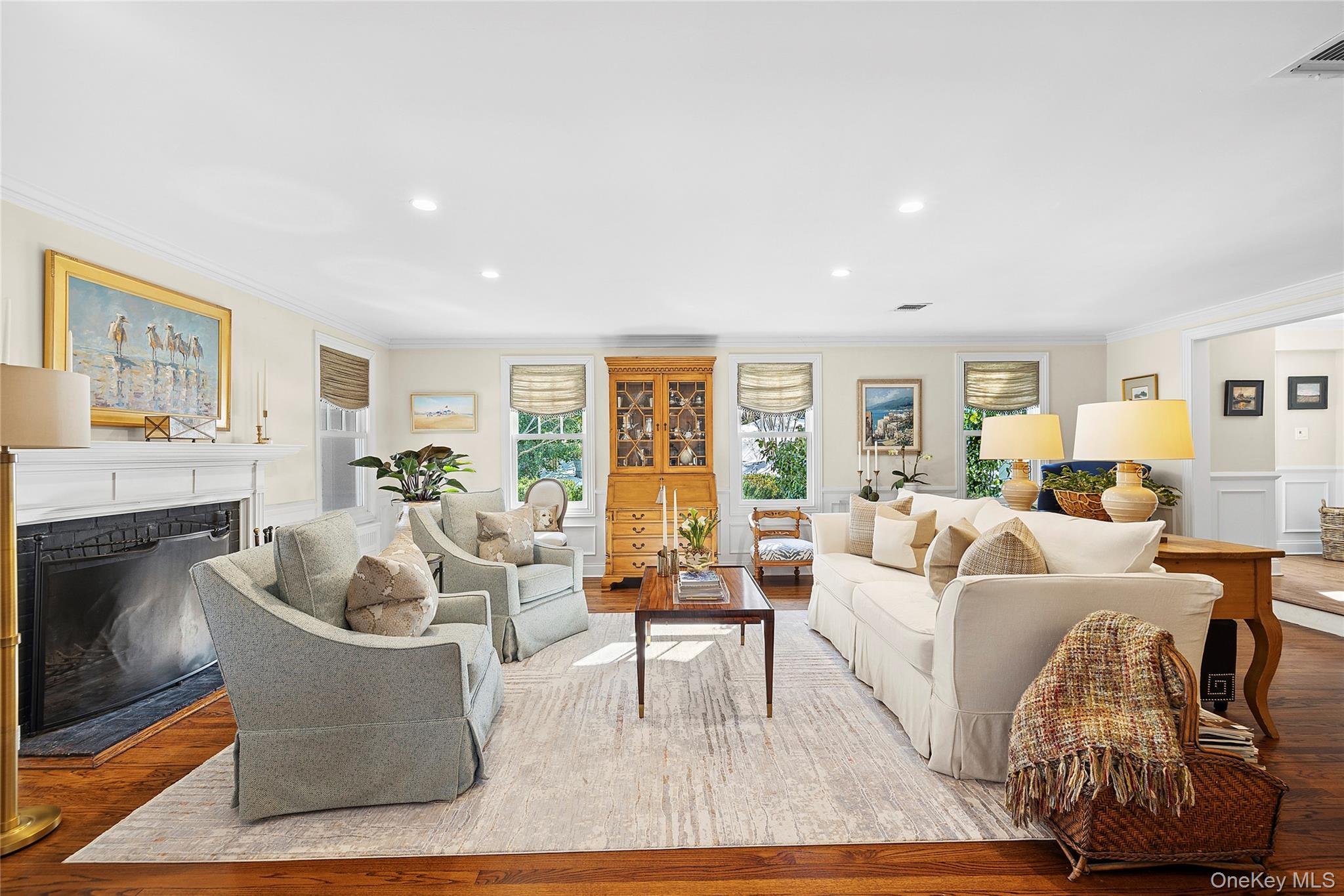 39 Barkers Point Road Sands Point, NY 11050 - Photo 5 of 35 Living Room