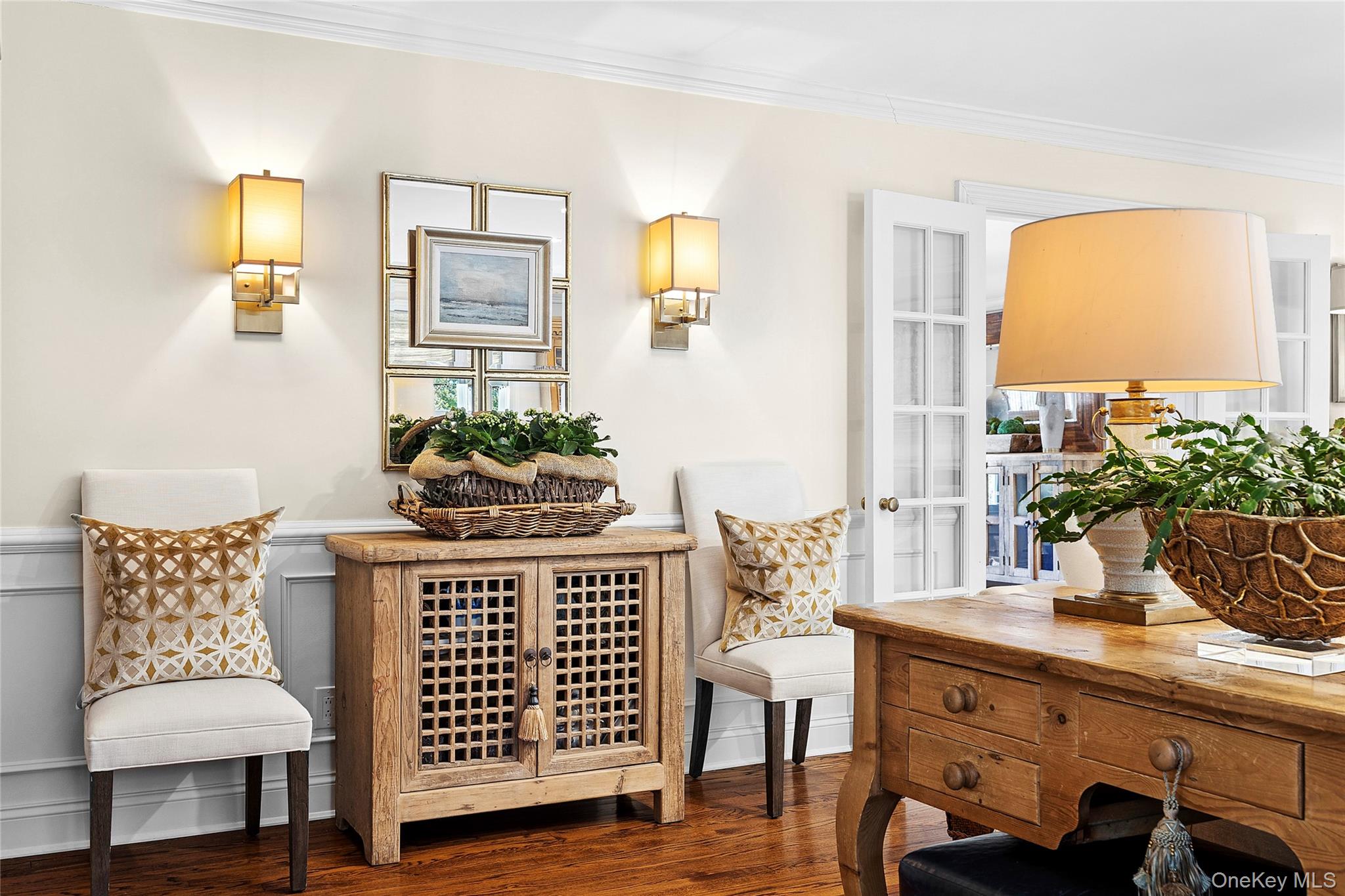 39 Barkers Point Road Sands Point, NY 11050 - Photo 6 of 35 Living Room
