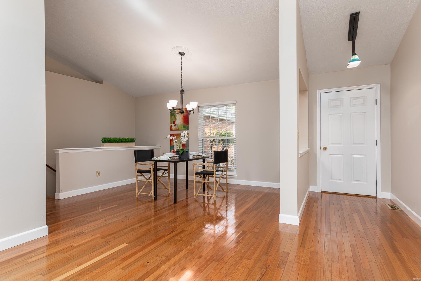 208 Cleta Court Ballwin, MO 63021 - Photo 4 of 34 Gallery Image 4