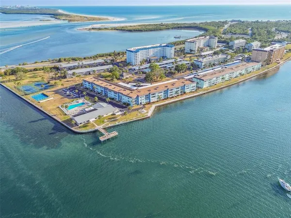 $2,300 | 8 Glencoe Place, Unit 107, Dunedin, FL 34698