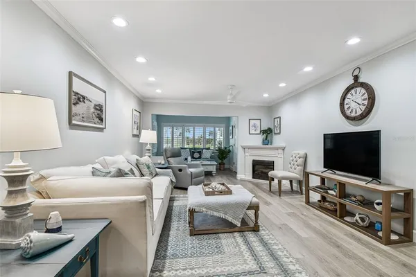 $2,300 | 8 Glencoe Place, Unit 107, Dunedin, FL 34698