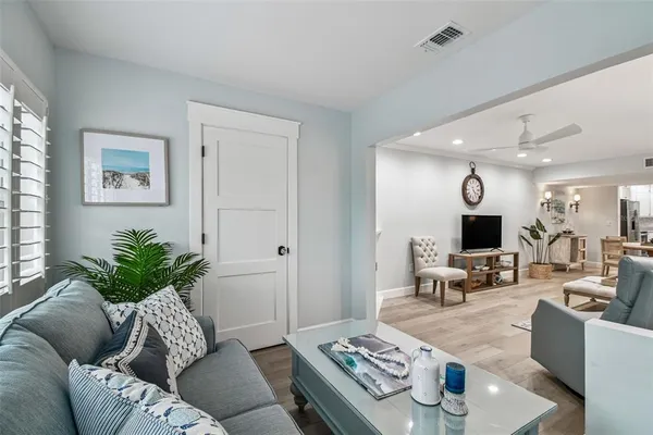 $2,300 | 8 Glencoe Place, Unit 107, Dunedin, FL 34698