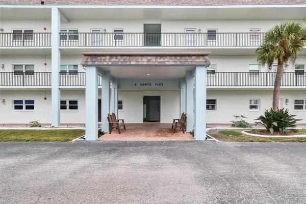 $2,300 | 8 Glencoe Place, Unit 107, Dunedin, FL 34698