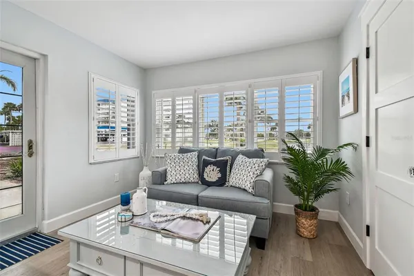 $2,300 | 8 Glencoe Place, Unit 107, Dunedin, FL 34698