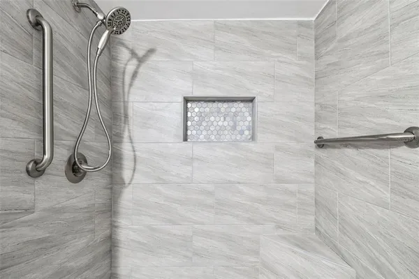 $2,300 | 8 Glencoe Place, Unit 107, Dunedin, FL 34698