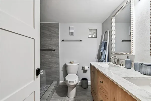 $2,300 | 8 Glencoe Place, Unit 107, Dunedin, FL 34698