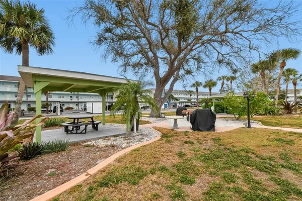 $2,300 | 8 Glencoe Place, Unit 107, Dunedin, FL 34698