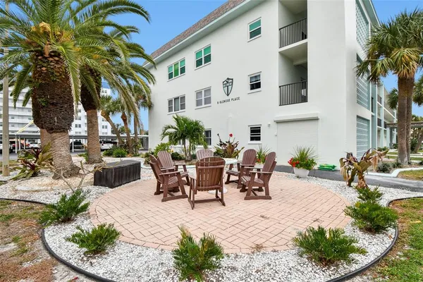 $2,300 | 8 Glencoe Place, Unit 107, Dunedin, FL 34698