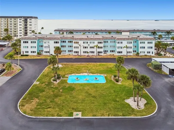 $2,300 | 8 Glencoe Place, Unit 107, Dunedin, FL 34698