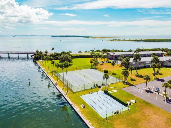 $2,300 | 8 Glencoe Place, Unit 107, Dunedin, FL 34698