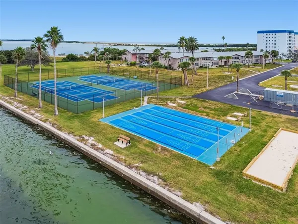 $2,300 | 8 Glencoe Place, Unit 107, Dunedin, FL 34698