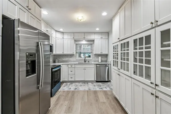 $2,300 | 8 Glencoe Place, Unit 107, Dunedin, FL 34698