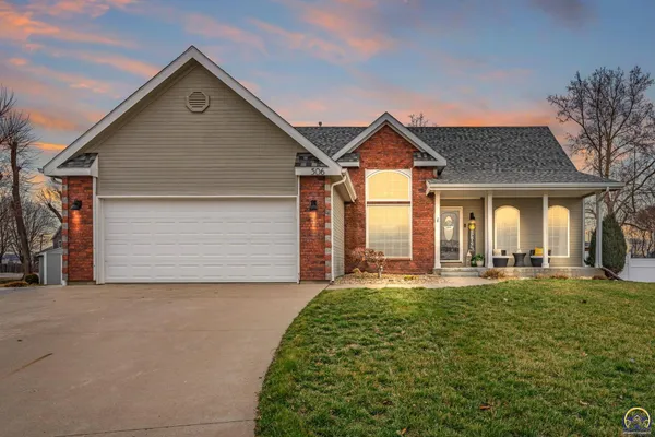 $335,000 | 506 Kennys Court, Rossville, KS 66533