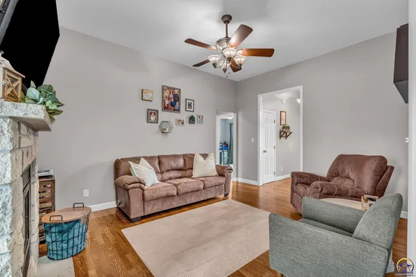 $335,000 | 506 Kennys Court, Rossville, KS 66533