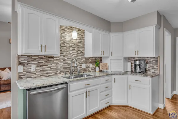 $335,000 | 506 Kennys Court, Rossville, KS 66533