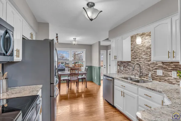 $335,000 | 506 Kennys Court, Rossville, KS 66533