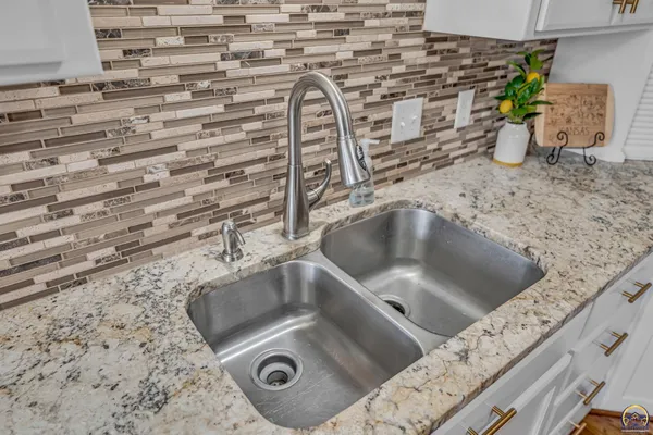 $335,000 | 506 Kennys Court, Rossville, KS 66533