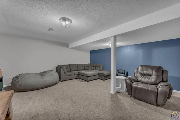 $335,000 | 506 Kennys Court, Rossville, KS 66533