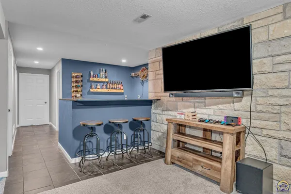 $335,000 | 506 Kennys Court, Rossville, KS 66533