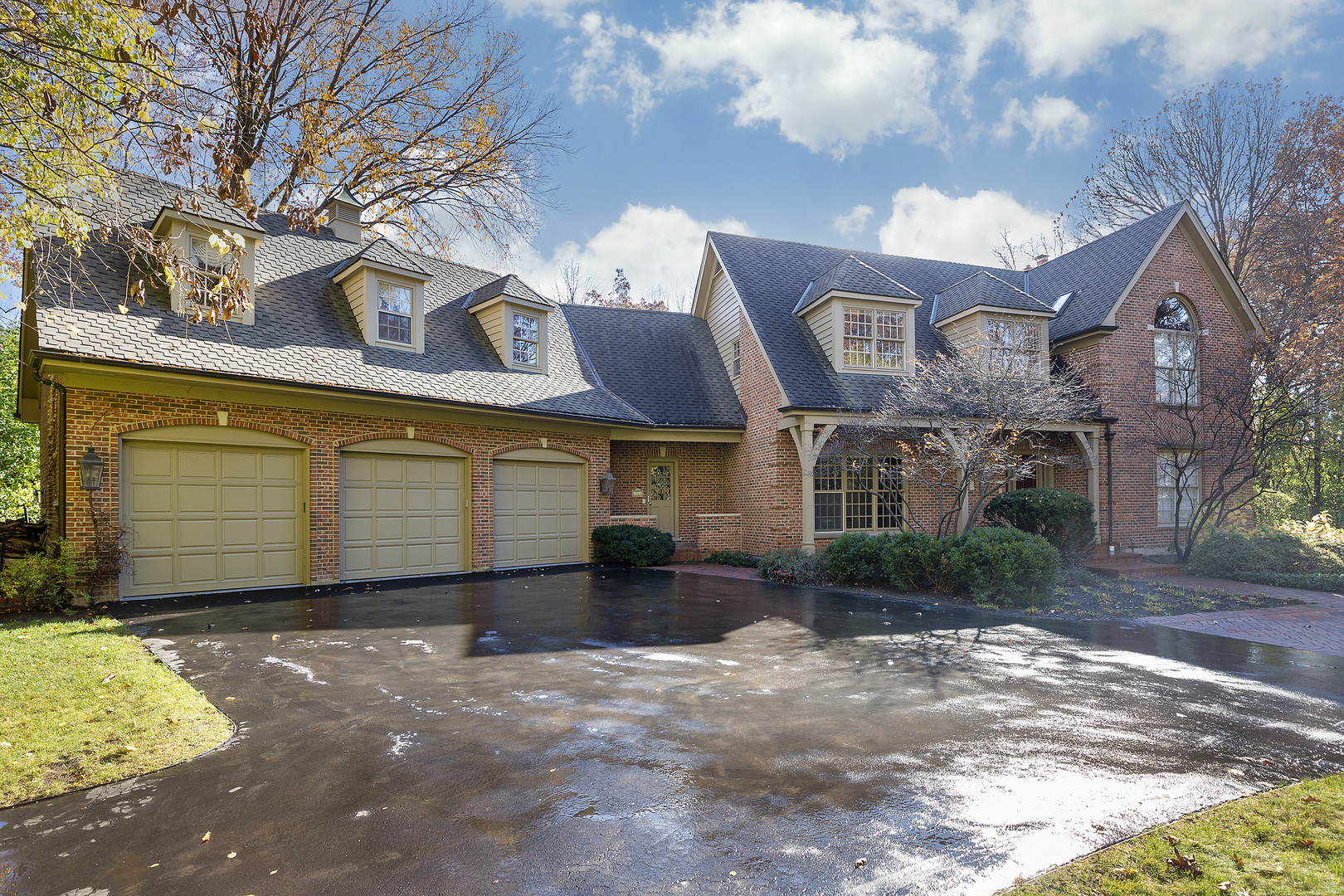 1565 South Ridge Road Lake Forest, IL 60045 - Photo 21 of 26 a front view of a building