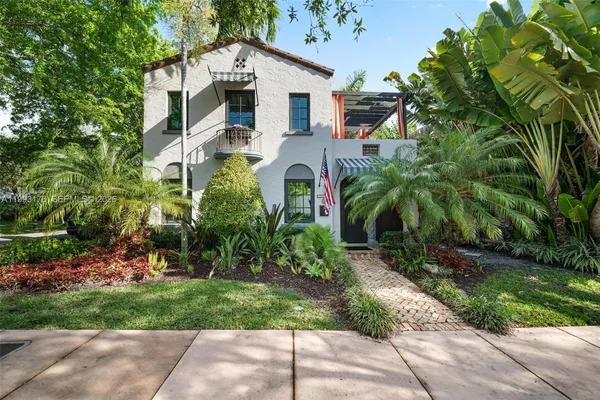 $9,000 | 447 Giralda Avenue, Coral Gables, FL 33134
