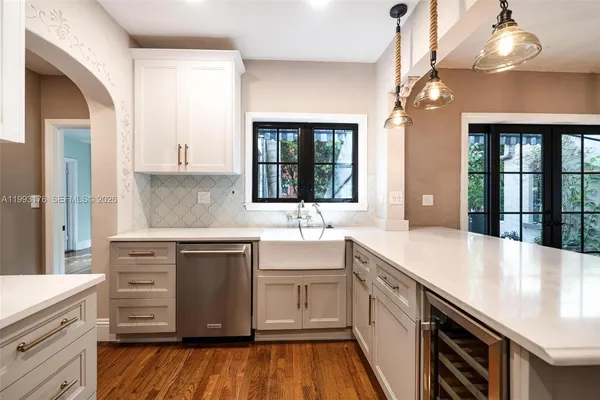 $9,000 | 447 Giralda Avenue, Coral Gables, FL 33134