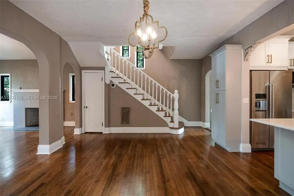 $9,000 | 447 Giralda Avenue, Coral Gables, FL 33134