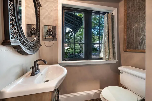 $9,000 | 447 Giralda Avenue, Coral Gables, FL 33134