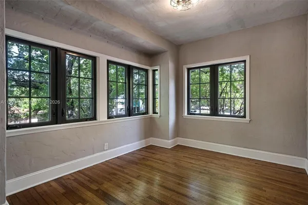 $9,000 | 447 Giralda Avenue, Coral Gables, FL 33134