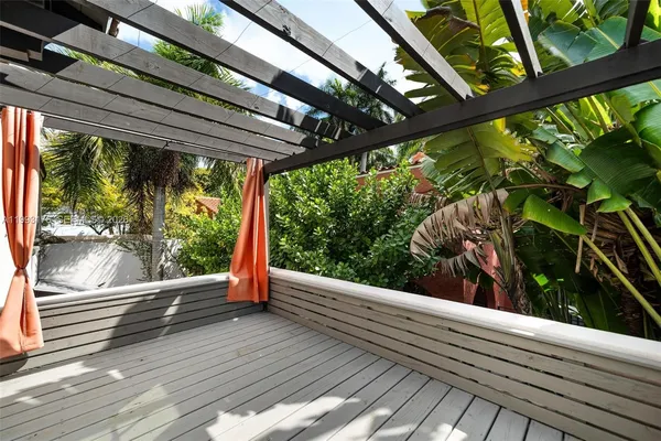 $9,000 | 447 Giralda Avenue, Coral Gables, FL 33134