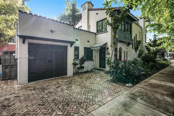 $9,000 | 447 Giralda Avenue, Coral Gables, FL 33134