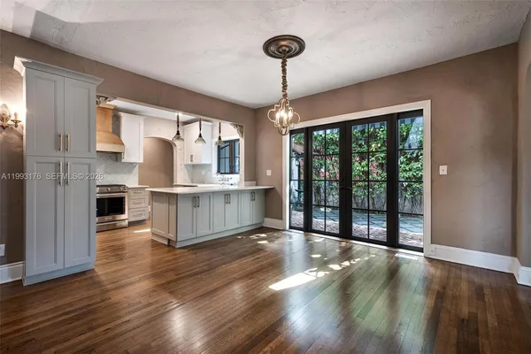 $9,000 | 447 Giralda Avenue, Coral Gables, FL 33134