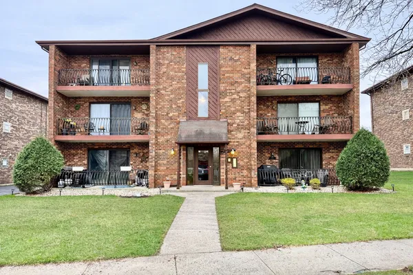 $214,900 | 7925 Paxton Avenue, Unit 3B, Tinley Park, IL 60477